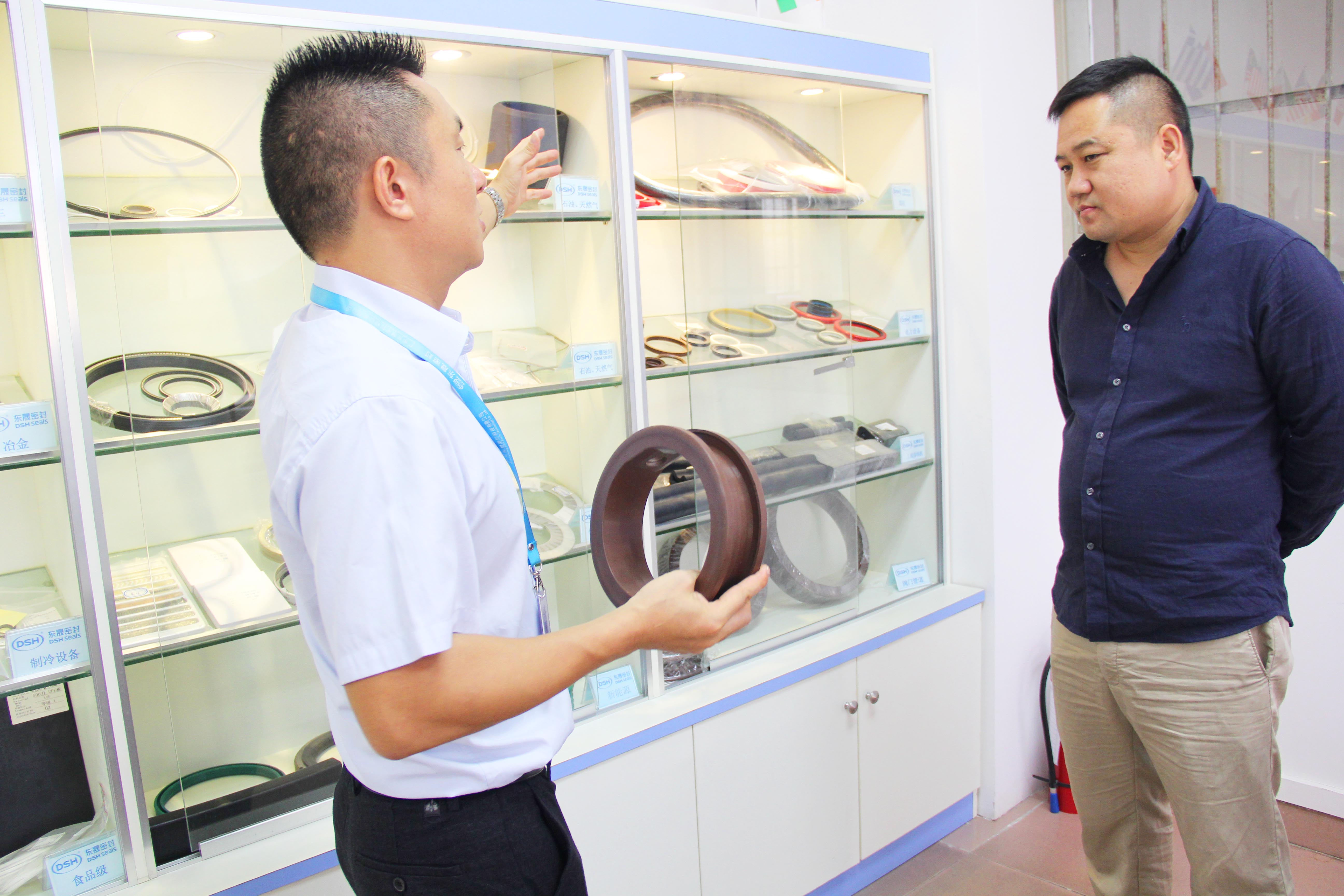 東晟公司密封件產品展示柜